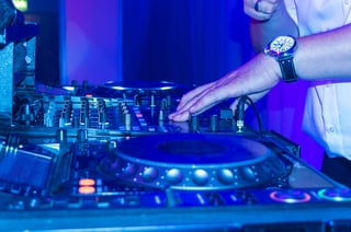 dj-228999_1920.jpg